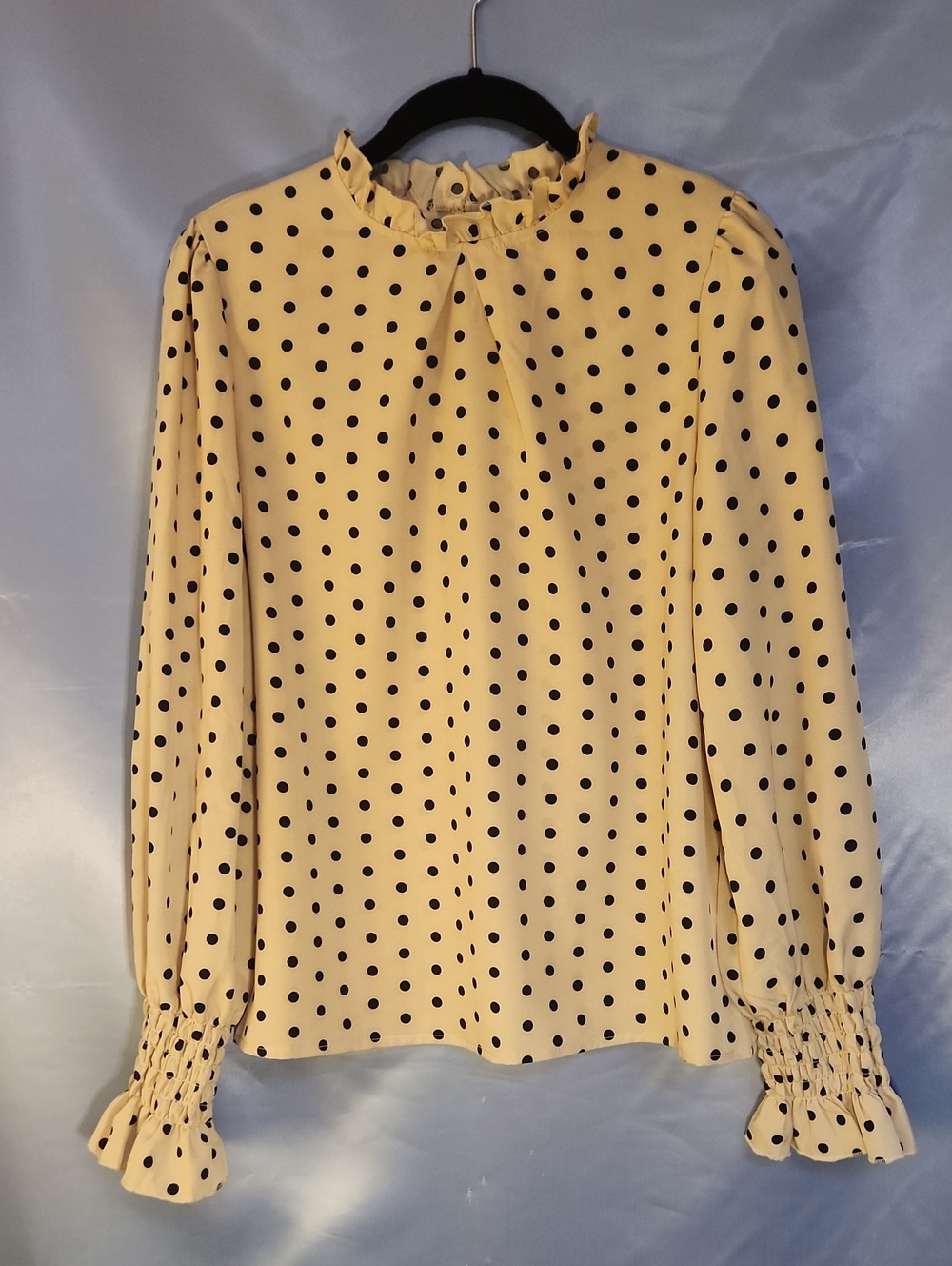 Crisp Polka Dot Ruffle Mock Neck Blouse Sz M